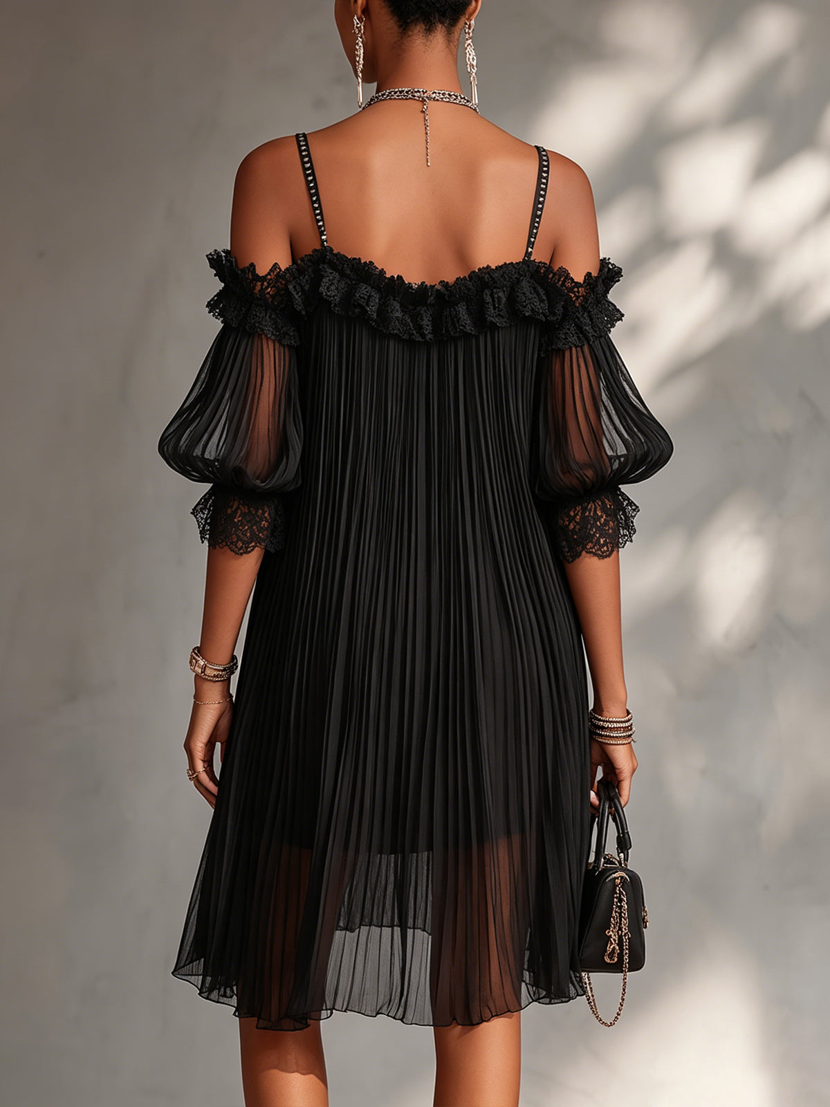 Camille | Mini Abito in Mousseline Nera a Spalle Scoperte con Bordo in Pizzo