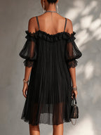 Vittoria | Mini abito nero in chiffon con spalle scoperte e bordura in pizzo