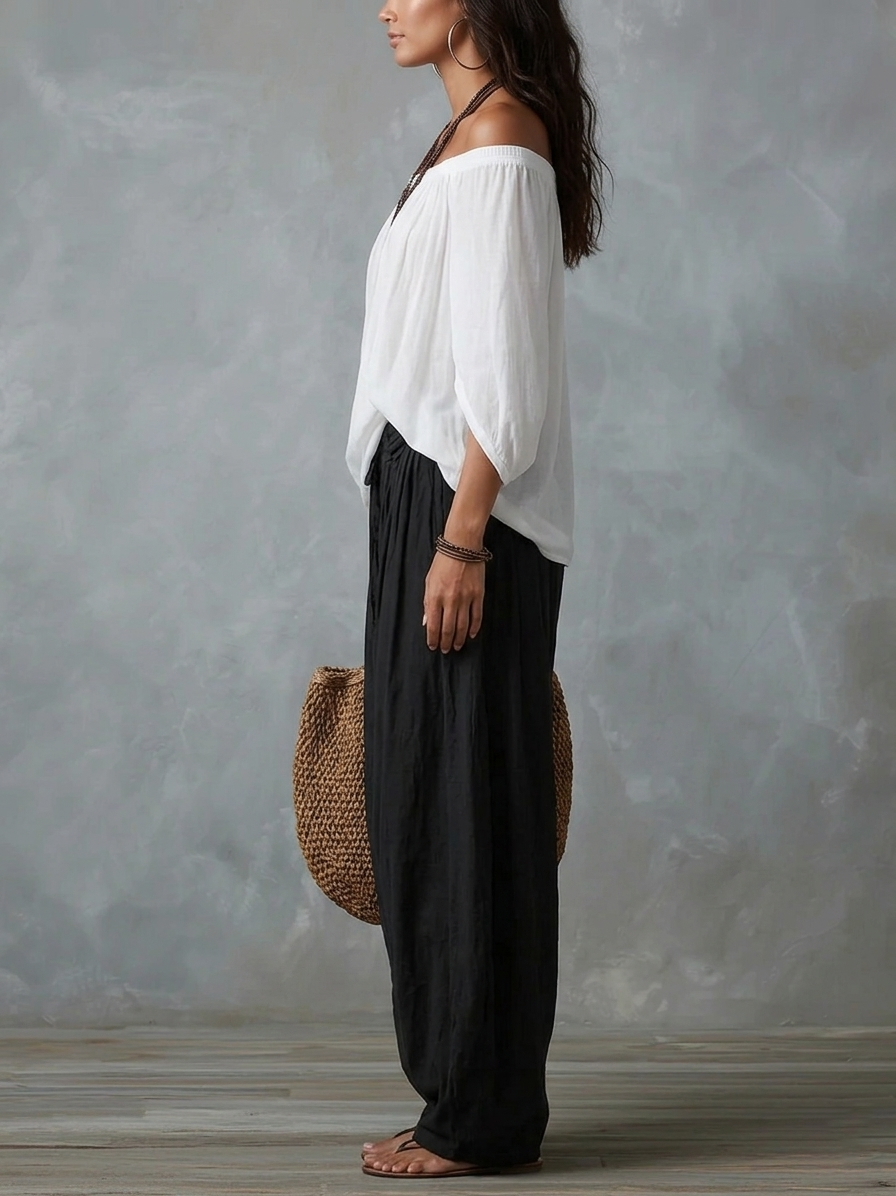 Completo con top bianco a spalle scoperte e pantaloni a zampa stile lanterna
