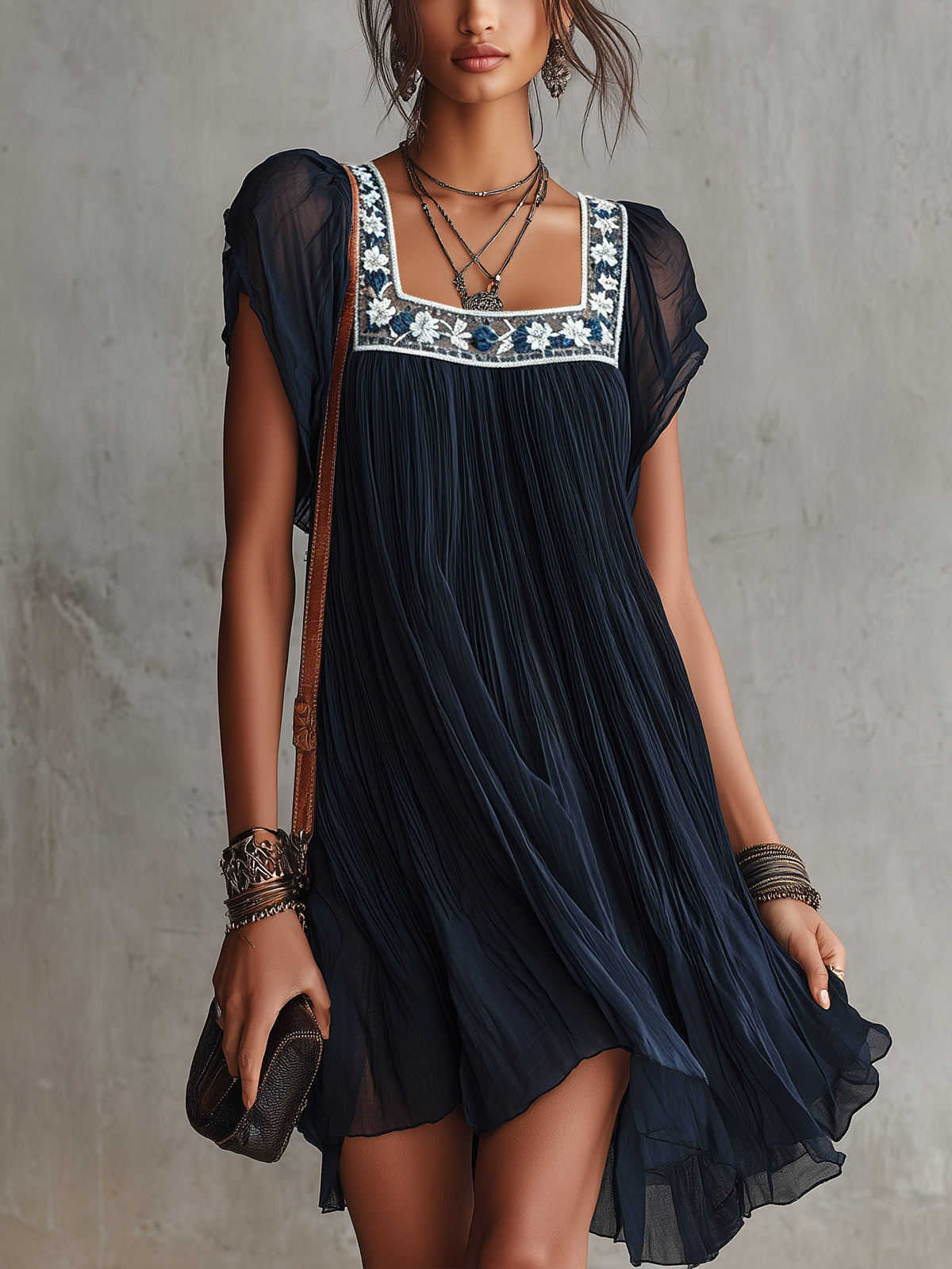 Apolline | Mini Abito Plissettato in Mousseline Ricamato a Fiori Blu Navy