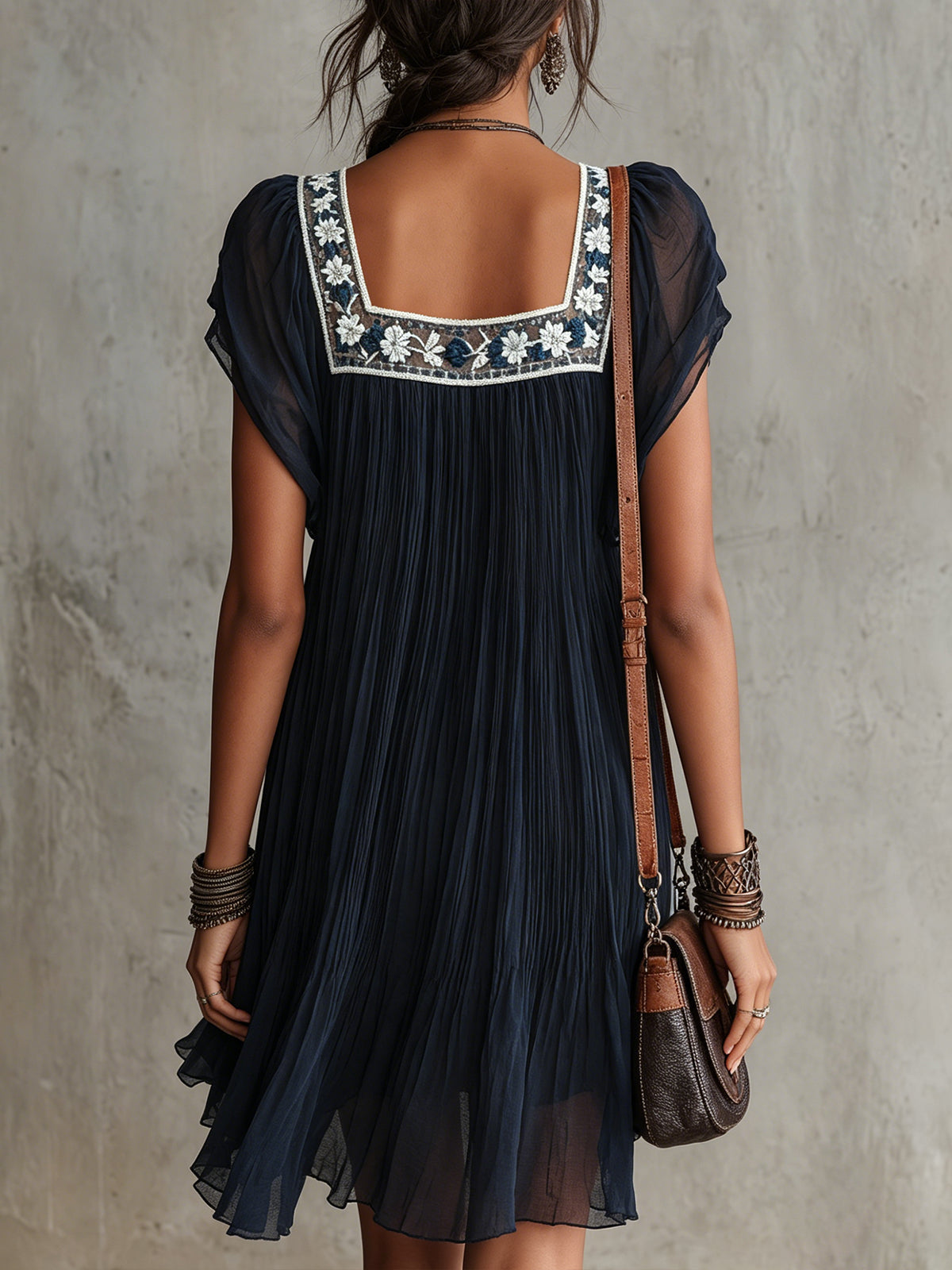 Apolline | Mini Abito Plissettato in Mousseline Ricamato a Fiori Blu Navy
